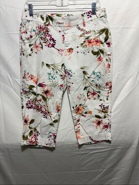 St. John's Bay White Floral Capri Bermuda Shorts